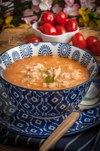 Pirinç taze domates çorbası.