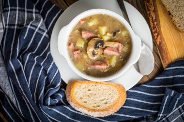 Çavdar unu ile yapılan ekşi çorbası.