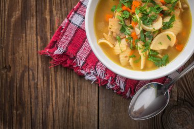 maydanoz ile mantar çorbası.