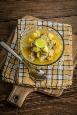 Taşlıklar arpa ve tavuk çorbası.