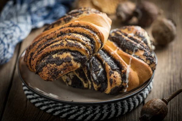 Sweet buns with poppy seed and frosting. — Stock Photo, Image