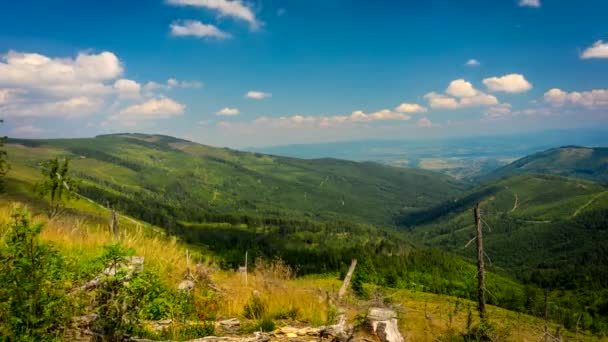 时光流逝 乌云笼罩 Beskid 波兰西部喀尔巴阡山 — 图库视频影像