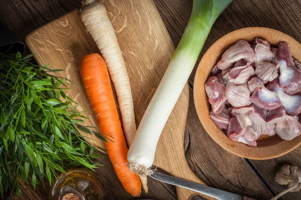 Rohe, ungekochte Hühnermagen. — Stockfoto