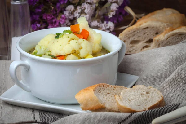 Sopa de legumes caseira fresca . — Fotografia de Stock