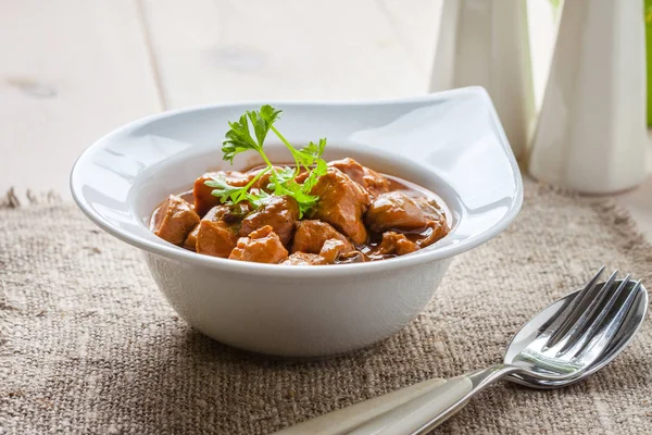 Sopa de gulash con cerdo y champiñones . — Foto de Stock