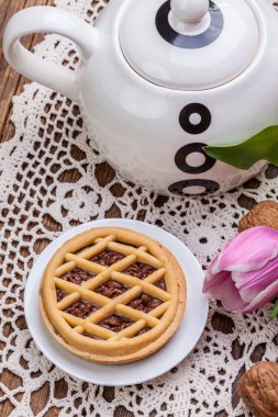 Lezzetli çikolatalı cevizli tart.