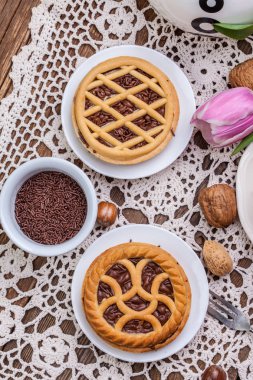 Lezzetli çikolatalı cevizli tart.