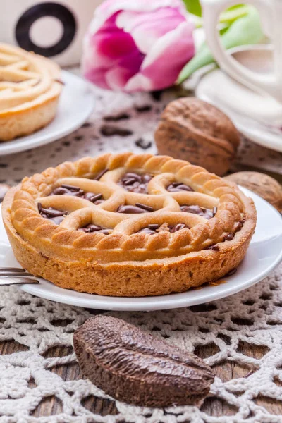 Lezzetli çikolatalı cevizli tart.