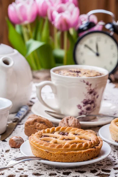 Lezzetli çikolatalı cevizli tart.