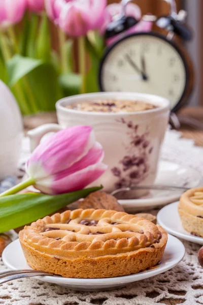 Lezzetli çikolatalı cevizli tart.