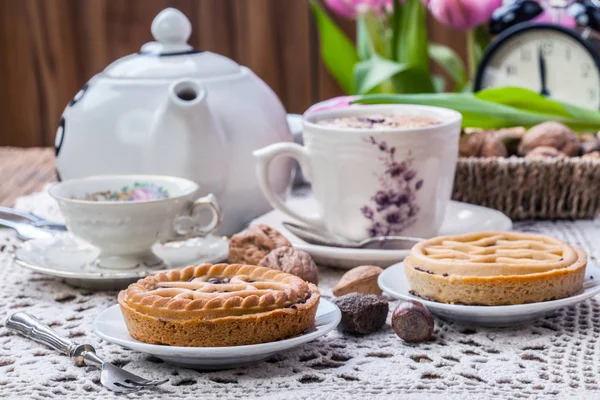 Lezzetli çikolatalı cevizli tart.