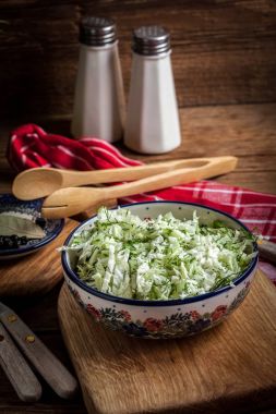 lahana ve dere otu salatası.