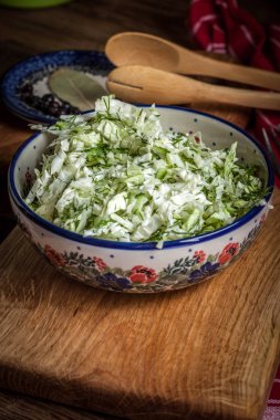 lahana ve dere otu salatası.