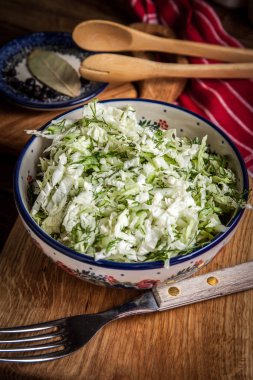 lahana ve dere otu salatası.