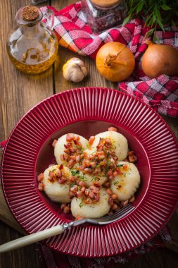 Patates köfte pastırma ile.