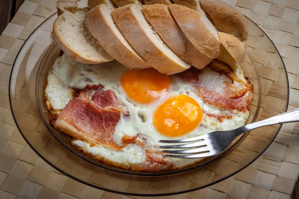 Fried eggs with bacon. — Stock Photo, Image
