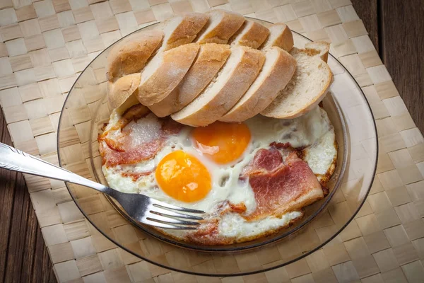 Fried eggs with bacon. — Stock Photo, Image