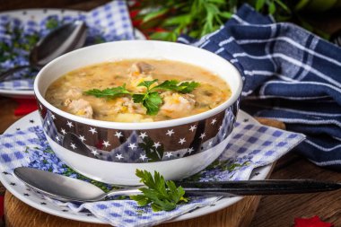 Taşlıklar arpa ve tavuk çorbası.