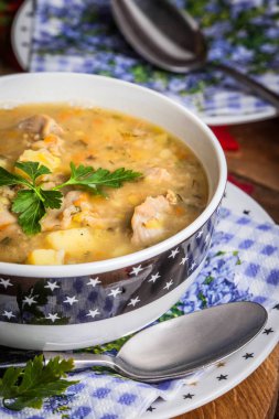 Taşlıklar arpa ve tavuk çorbası.