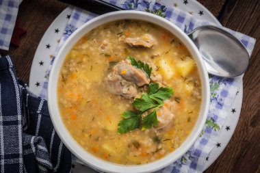 Taşlıklar arpa ve tavuk çorbası.