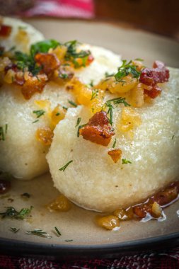 Patates köfte kıyma ile doldurulmuş.