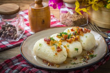 Patates köfte kıyma ile doldurulmuş.