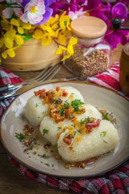 Patates köfte kıyma ile doldurulmuş.
