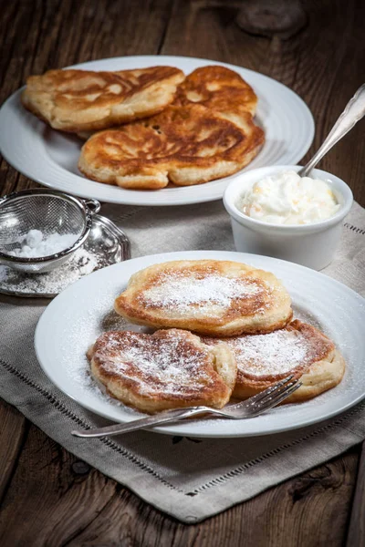 Pancake Polandia dengan bubuk gula . — Stok Foto