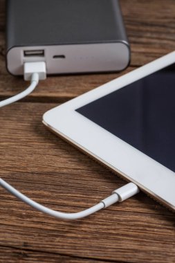 Güç bankasıyla çalışan akıllı telefon.