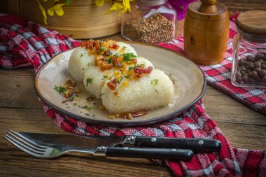 Patates köfte kıyma ile doldurulmuş.