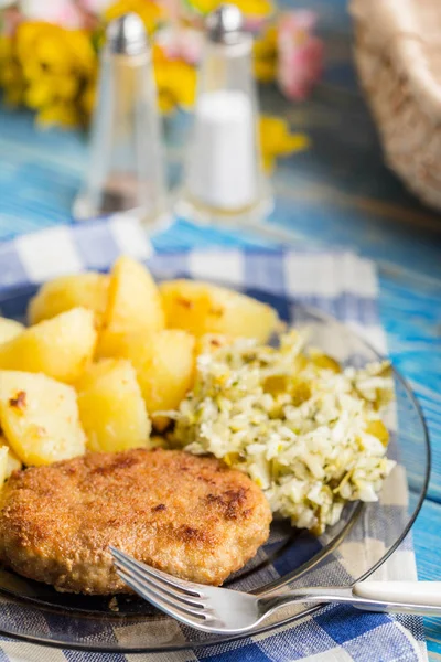 Fried pork chop with boiled potatoes and salad. — Stock Photo, Image