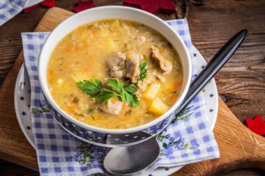 Taşlıklar arpa ve tavuk çorbası.