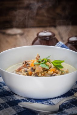 sıcak mantar çorbası.