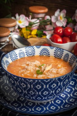 Pirinç taze domates çorbası.