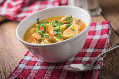 maydanoz ile mantar çorbası.