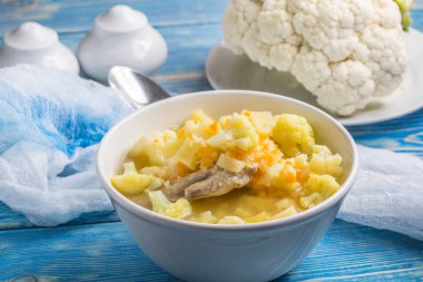 Taze karnabahar çorbası.