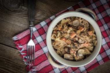 Geleneksel Lehçe lahana turşusu (bigos).