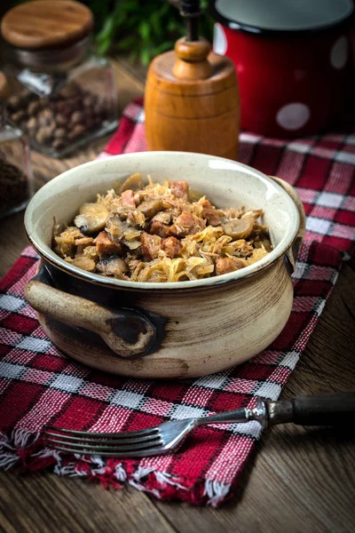 Traditionele Poolse zuurkool (bigos). — Stockfoto