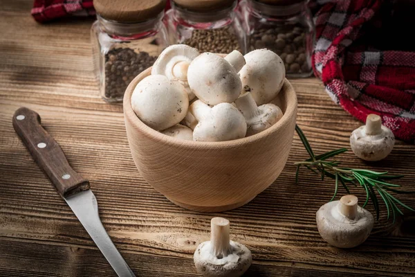 Cogumelos de champignon brancos frescos . — Fotografia de Stock
