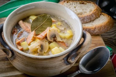 Çavdar unu ile yapılan ekşi çorbası.