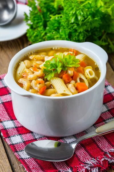 Zuppa di fagioli con penne . — Foto Stock