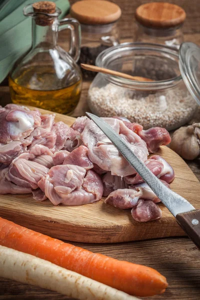 Preparing to cook raw chicken stomach. — Stock Photo, Image