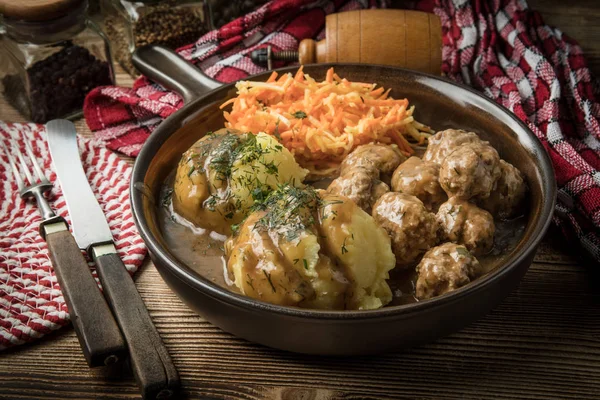 köfte ve patates püresi