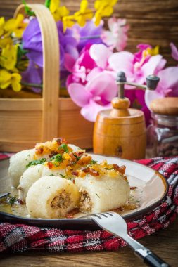 Patates köfte kıyma ile doldurulmuş.