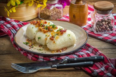 Patates köfte kıyma ile doldurulmuş.