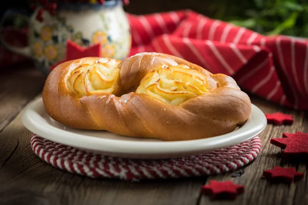 Sweet buns with cheese. — Stock Photo, Image