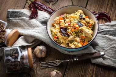 tavuklu ve sebzeli risotto.