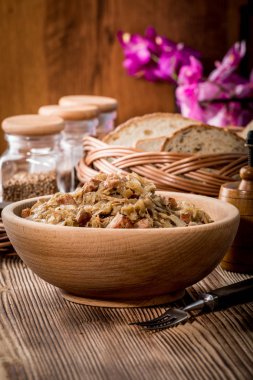 Bigos - Komposto, etli lahana kurutulmuş mantar ve füme saus