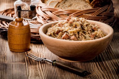Bigos - Komposto, etli lahana kurutulmuş mantar ve füme saus