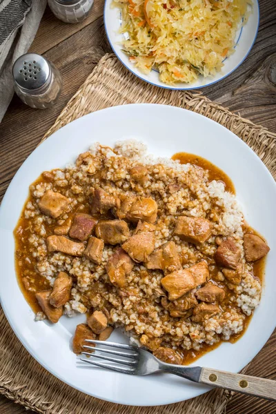 Grañones de cebada con carne estofada . — Foto de Stock